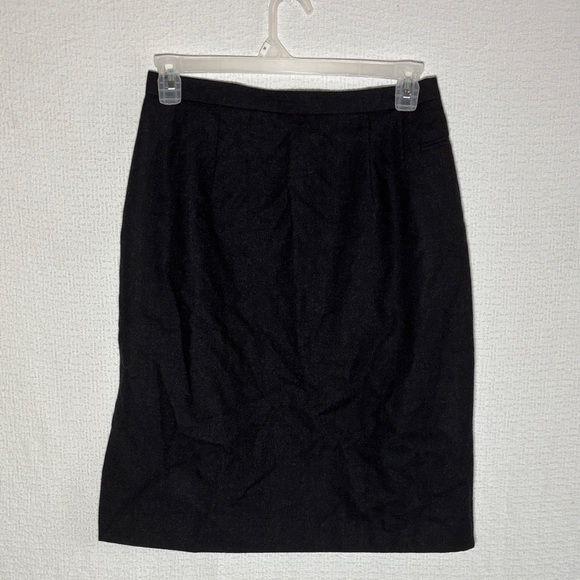 Elegant Black Women's Skirt - Picture 1 of 10